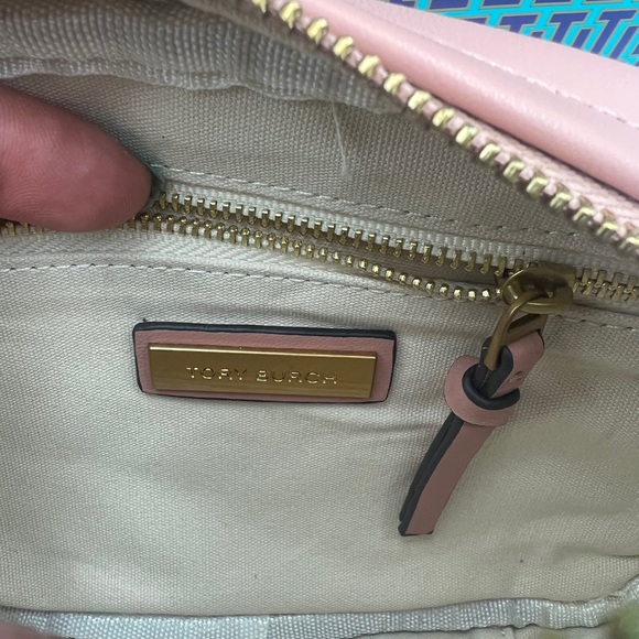 TORY BURCH KIRA Chevron SM Camera Bag Pink Moon Dust Bag & Shopping Bag Inc. NWT - Picture 4 of 14